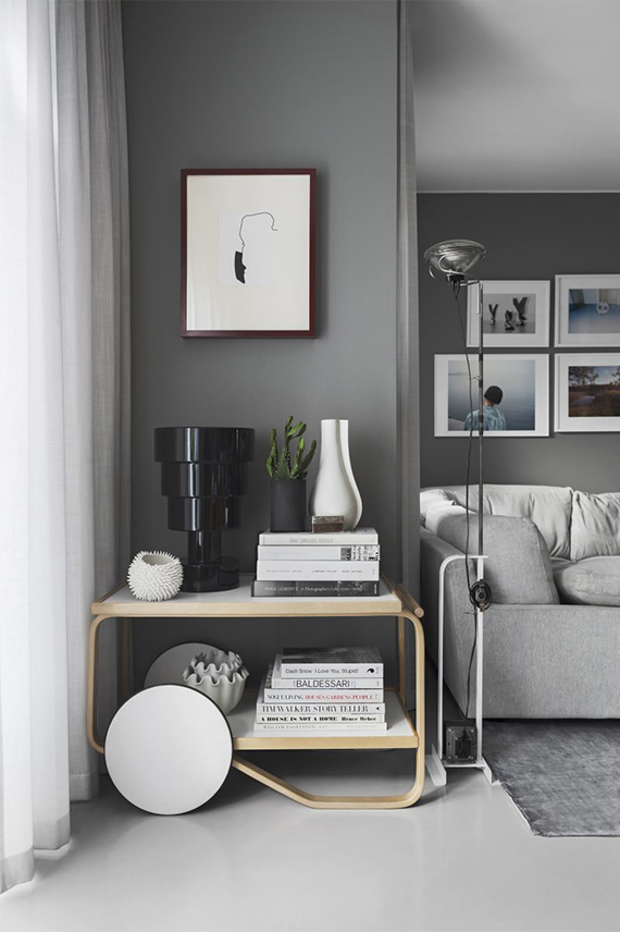 Living room with gray walls via Residence