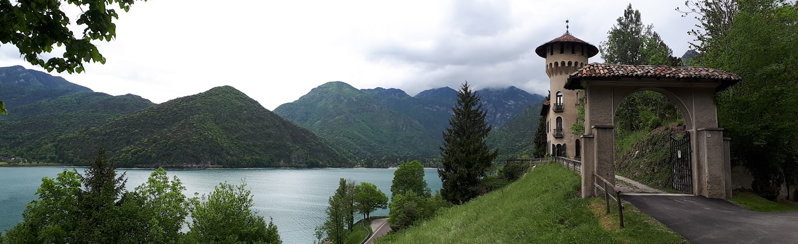 Biken Berge Und Steigen Wanderung Vom Ledrosee Zuruck In Die