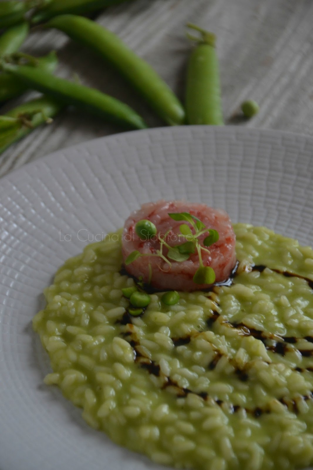 Risotto alla crema di piselli, lingotto di gamberi rossi e acqua