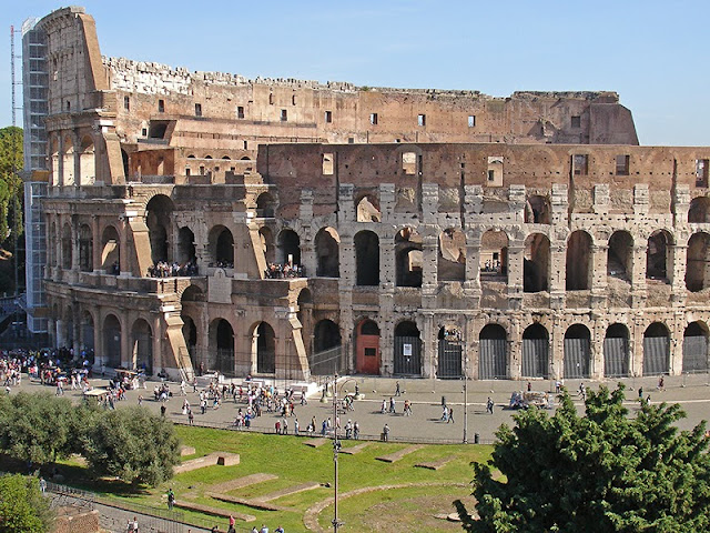 L'extérieur du Colisée de Rome