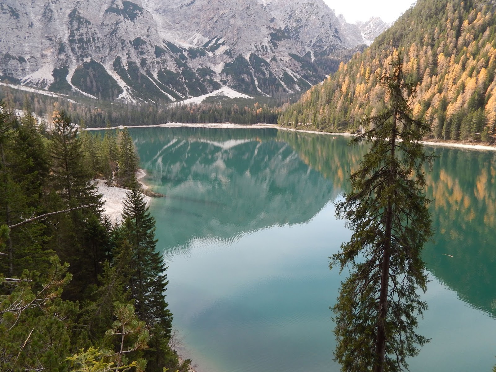 Passeggiando Per Il Lago Di Braies In Autunno I Viaggi Di Ciopilla