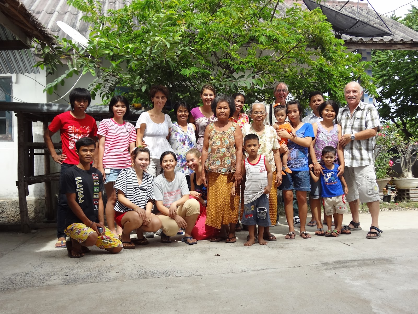 Wouakance en Thailande La famille de Noï ( notre famille Thaïlandaise ) )