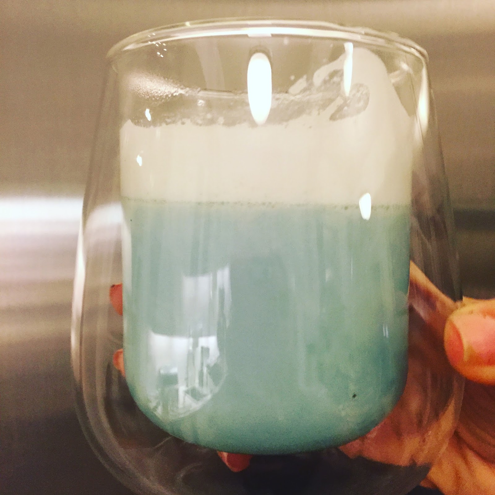 My take on a blue latte AKA the Hillary latte - Foodtrainers®
