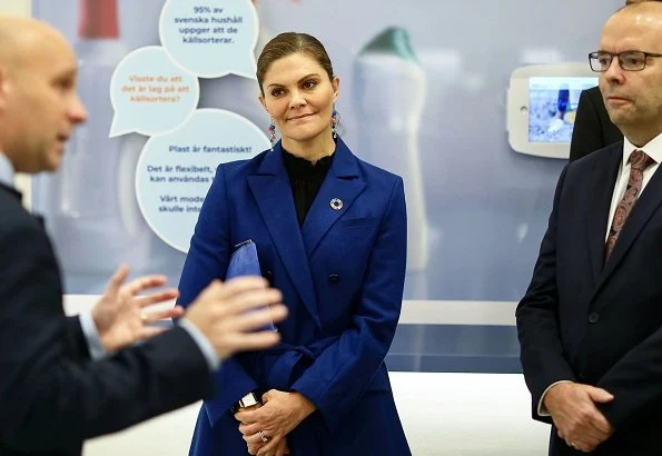 Crown Princess Victoria wore Dagmar Dora dress and Rodebjer Zoe blazer. Crown Princess Victoria wore Cravingfor Jewellery Baroque pearl earrings