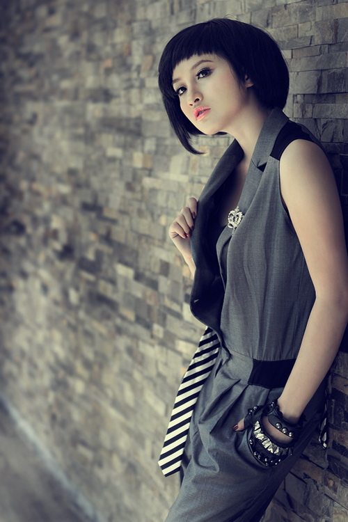 Nhi Truong impressed with short hair | Xem Anh