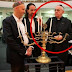  Στην συναγωγή του Buenos Aires ο Πάπας Φραγκίσκος ανάβει την επτάφωτη λυχνία στην εβραϊκή εορτή Χανουκά !!!