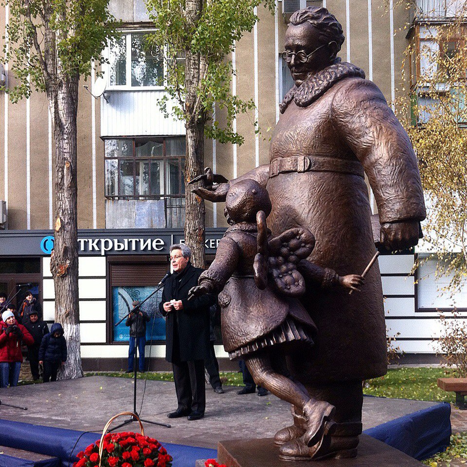 Памятник маршаку в москве Памятник маршаку в москве