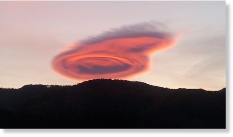 http://2.bp.blogspot.com/-h6_dQrIPDjA/ToimHgNmv7I/AAAAAAAABEk/795Atp3K7WY/s1600/Comet_like_cloud_Arges_Romania.jpg