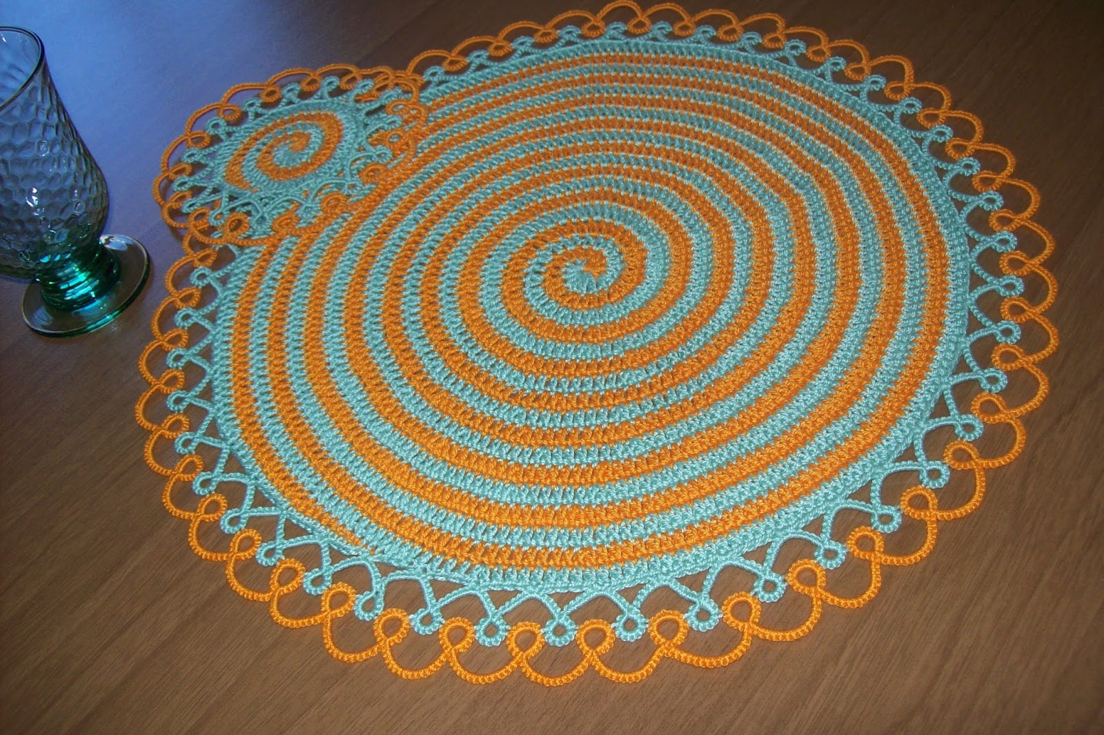 Daniela Mendola Crochet placemat with tatting edging Sottopiatto all