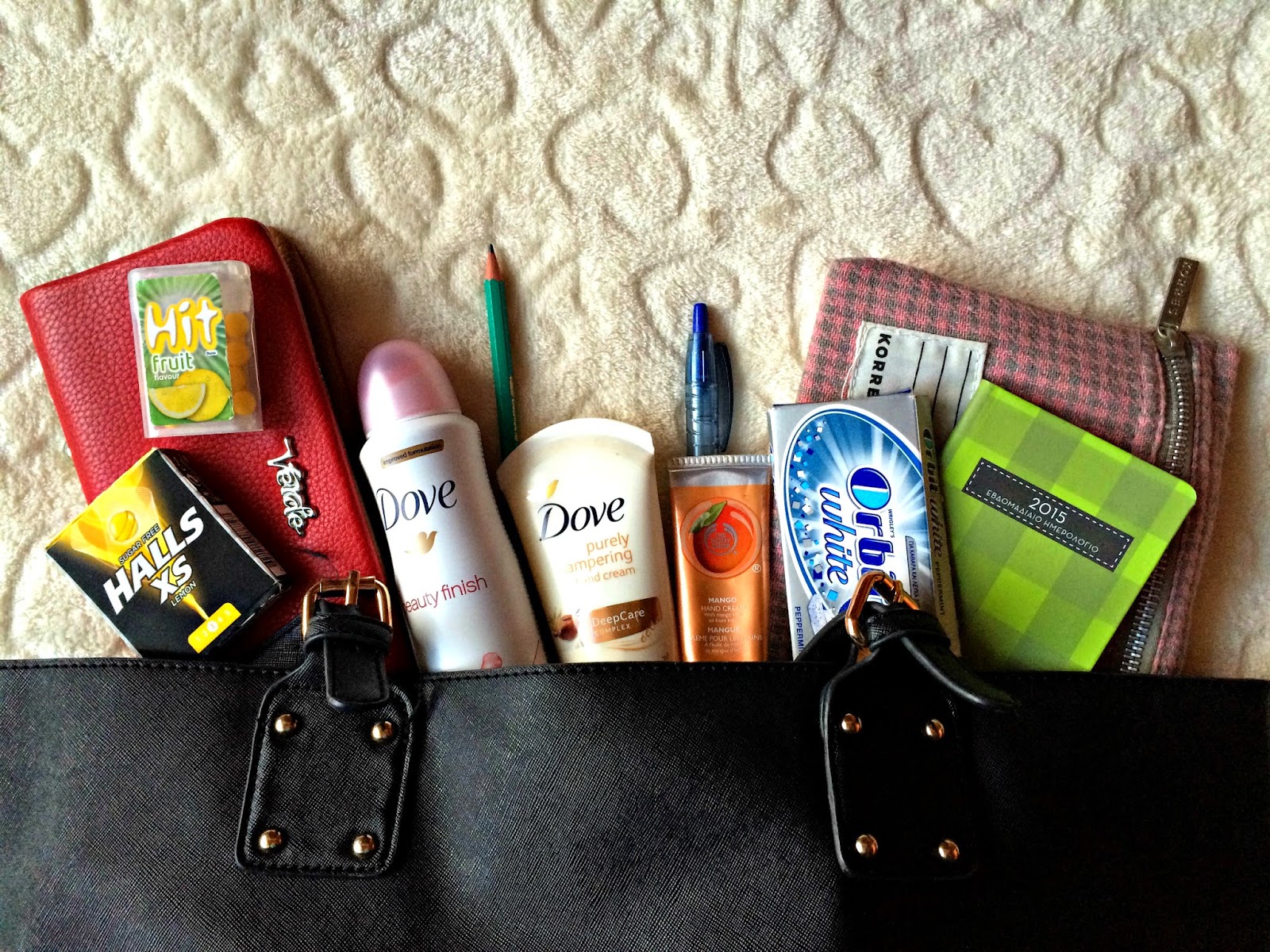 What's in my bag?? ( Bag Esssentials ) BubblyBeauty