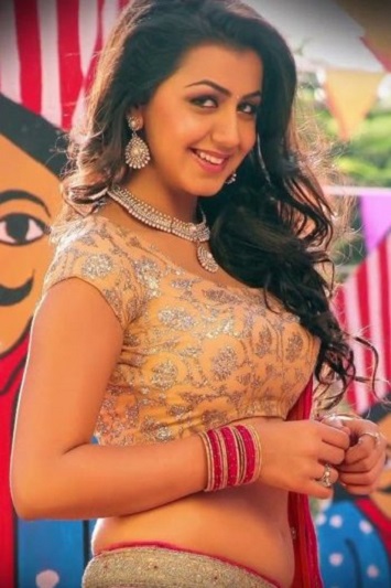 Nikki Galrani navel show