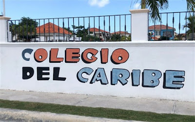 La escuela privada del Colegio del Caribe donde Hadmels DeFrias enseña inglés a niños en Punta Cana, República Dominicana. Evelyn Gruber / NBC News