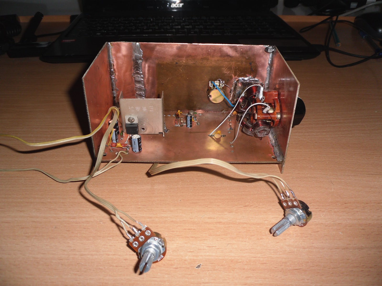 Сделай сам приемник. Радиоконструктор детекторный приемник. Детекторный радиоприемник. Корпус для приемника. Радиоконструктор детекторный приемник.