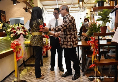grand opening oldtown white coffee cafe de entrance arkadia green park jakarta indonesia review kuliner kopi makanan peranakan malaysia nurul sufitri mom lifestyle blogger