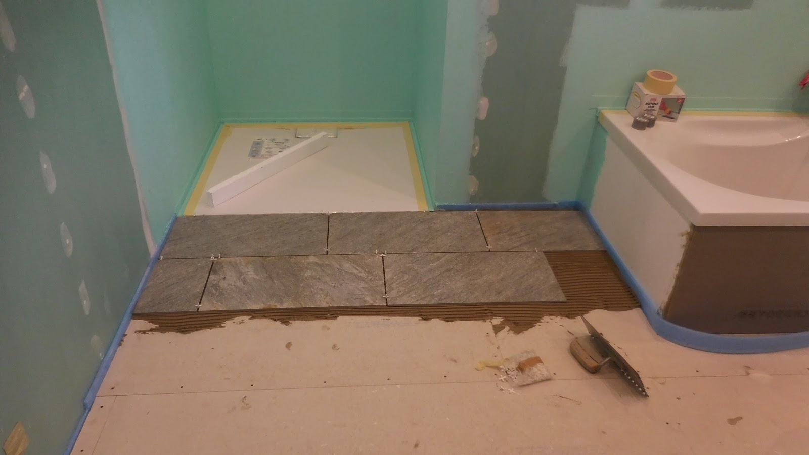 Schroli´s Baublog: Parkett legen, Badezimmer verfliesen