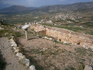 περιοχή εσωτερικά της ανατολικής πύλης στην Μυκηναϊκή Ακρόπολη της Μιδέας Αργολίδας