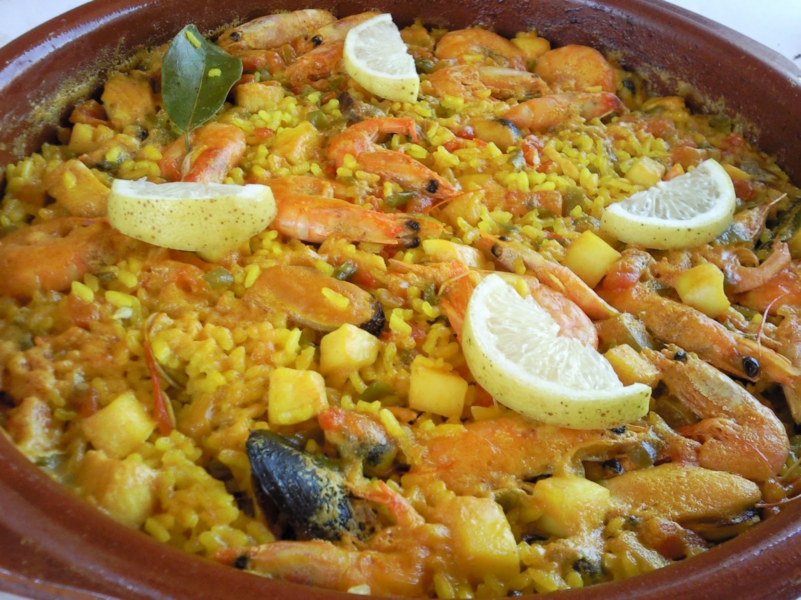 LAS RECETAS DE LAS MELLIZAS CAZUELA DE PAELLA DE MARISCOS Y PESCADO