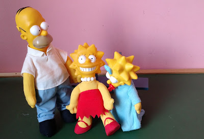 Pelucia com cabeça de borracha  do (vendido Homer 28cm de altura R$ 25,00) , Lisa 20cm R$ 20,00 e (vendida Maggie  16cm  R$ 20,00 ) do desenho the Simpsons                  