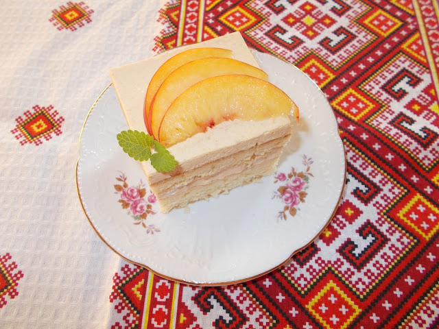 Prajitura cu mousse de piersici