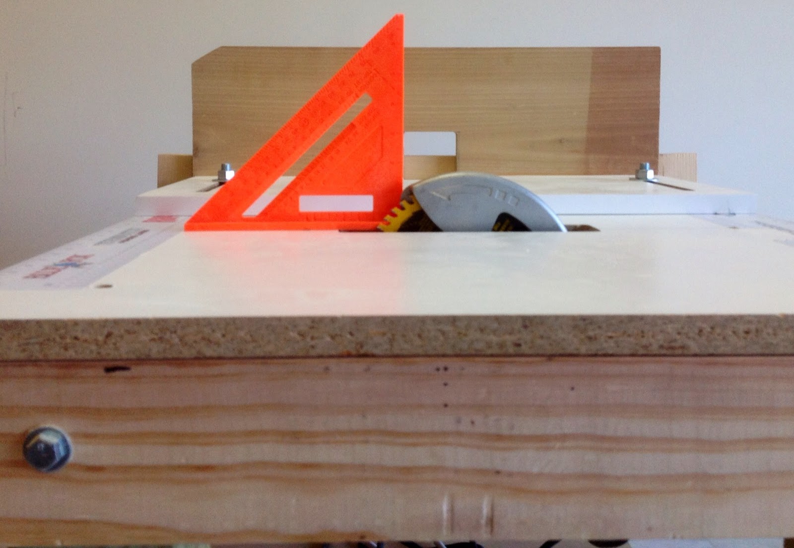 Cool Portable router table woodworking plans