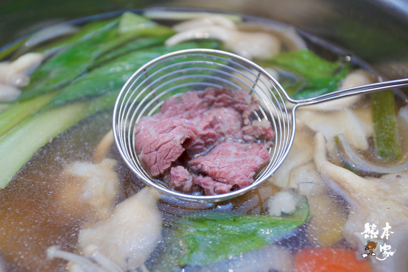 皇老爺溫體牛肉鍋|台南民權路美食|近阿美飯店~牛骨湯-現切溫體牛肉好吃