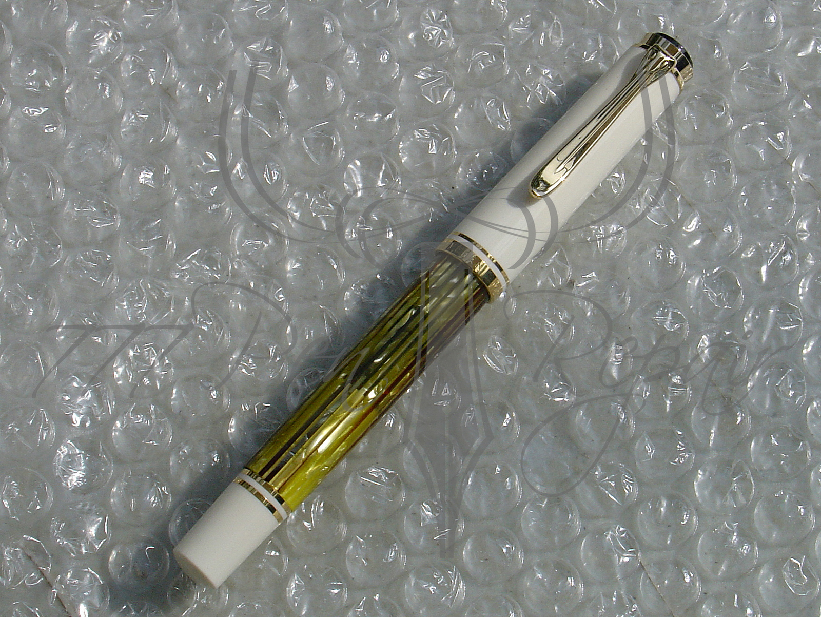 Tyler Dahl Pelikan size comparison