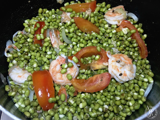 Mung beans added in the pot