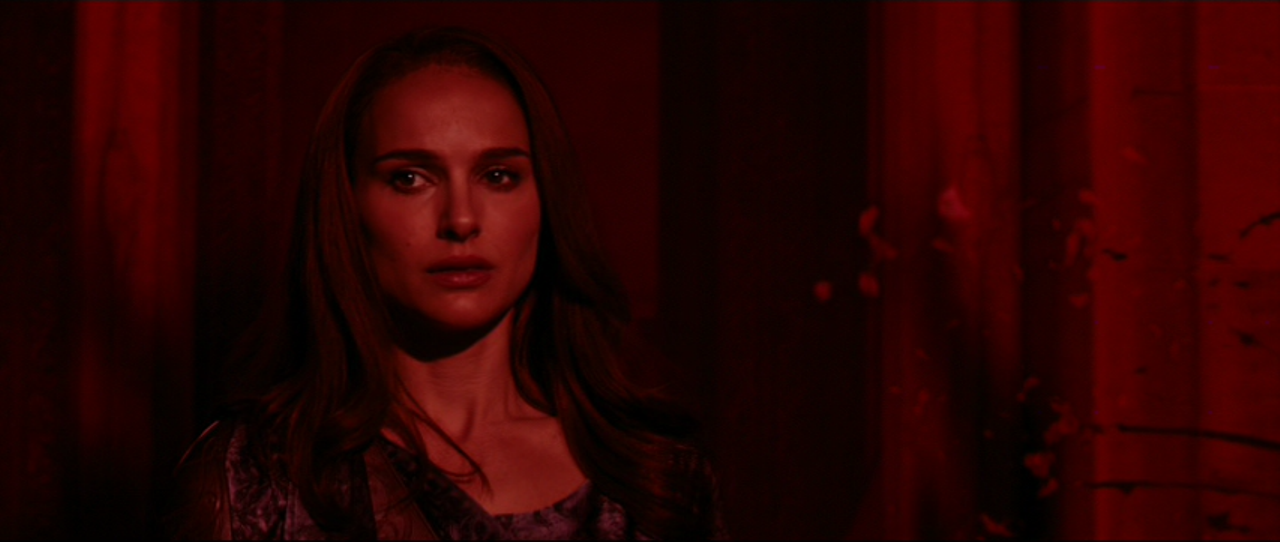 Movie and TV Screencaps Natalie Portman as Dr. Jane Foster in Thor