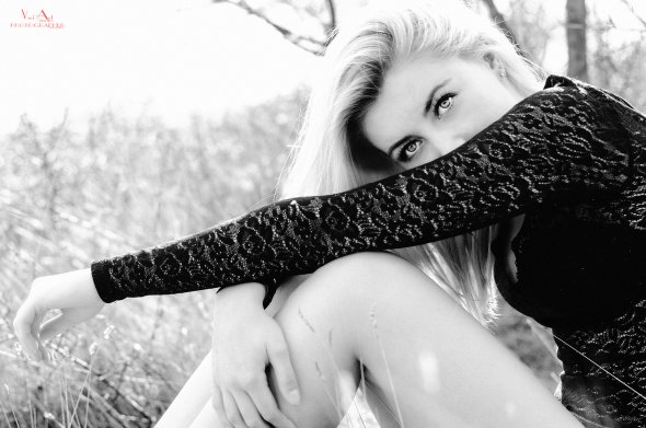 As lindas modelos nas fotografias fashion em preto e branco de Arti Frederic Arti Frederic 500px arte fotografia mulheres modelos francesas beleza sensuais preto e branco