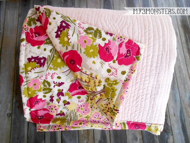 Super Easy Lap or Baby Quilt at /  {No quilting required!}