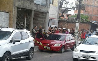 Transexual é encontrada morta com os punhos amarrados e polícia apura vingança Transexual é encontrada morta com os punhos amarrados e polícia apura vingança