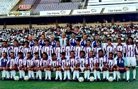 REAL VALLADOLID S. A. D.- Valladolid, España - Temporada 1993-94 - Un recién ascendido VALLADOLID se clasificó en la 18ª posición de la Liga de 1ª División, jugando la promoción de descenso, que ganó al Toledo. La temporada la empezó como entrenador Felipe Mesones, sustituído por Pepe Moré en la jornada 17