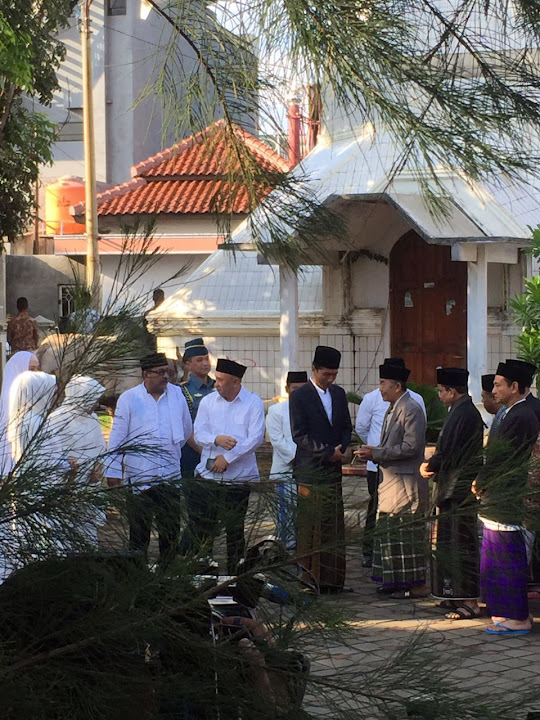 Presiden Joko Widodo melaksanakan Solat Idul Adha berjamaah di Masjid Agung Ats-Tsauroh Kota Serang Presiden Joko Widodo melaksanakan Solat Idul Adha berjamaah di Masjid Agung Ats-Tsauroh Kota Serang