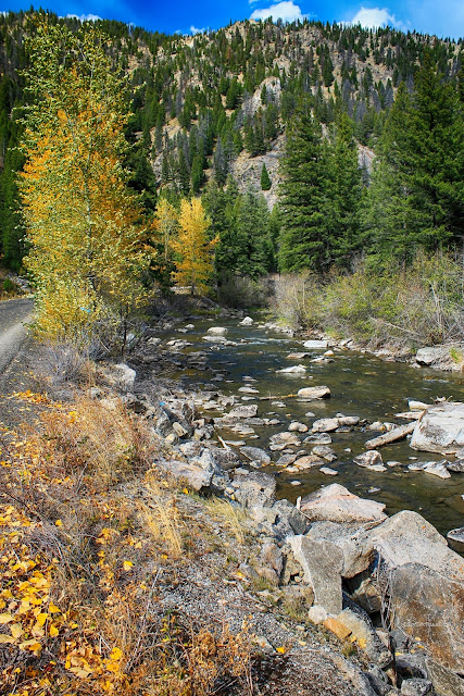 Salmon River Idaho autumn geology field trip travel copyright RocDocTravel.com