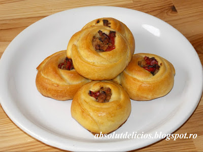 PLACINTE TRANDAFIRI CU CARNE TOCATA