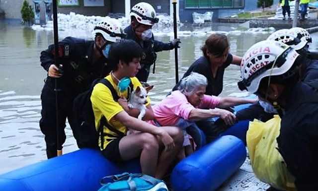 Trabajos de rescate en zona afectada por aniego en San Juan de Lurigancho