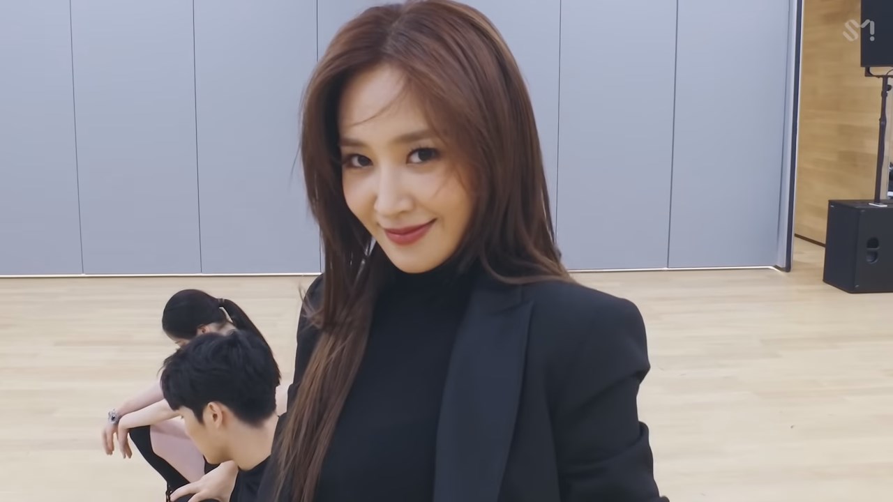 SNSD Yuri unveiled her dance practice video for 'Into You' - Wonderful
