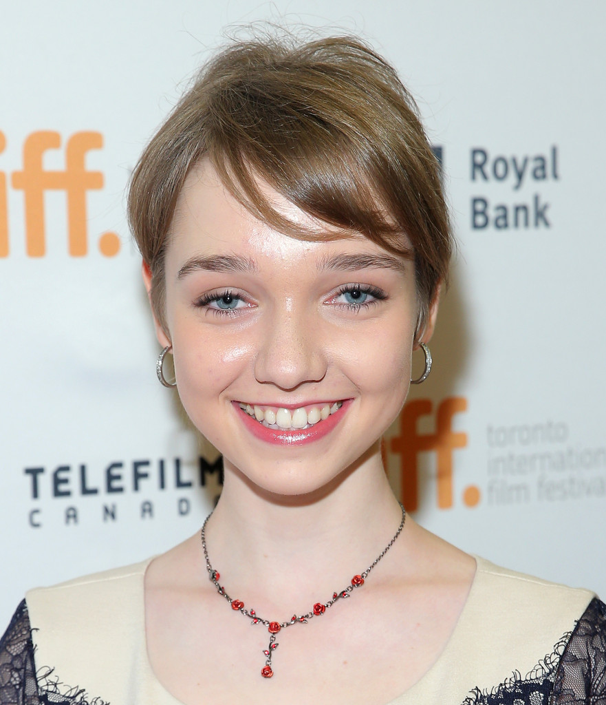 Starlet Arcade: Julia Sarah Stone