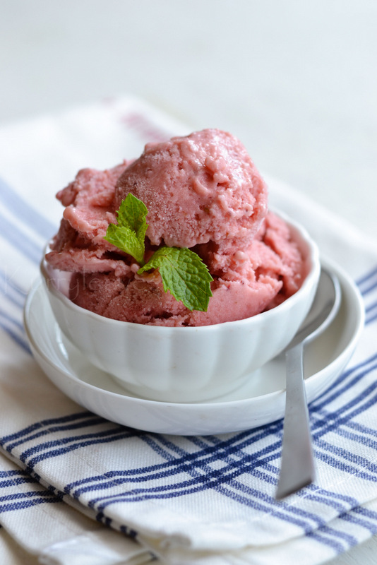Strawberry Frozen Yogurt | Healthy Dessert Recipe | kurryleaves