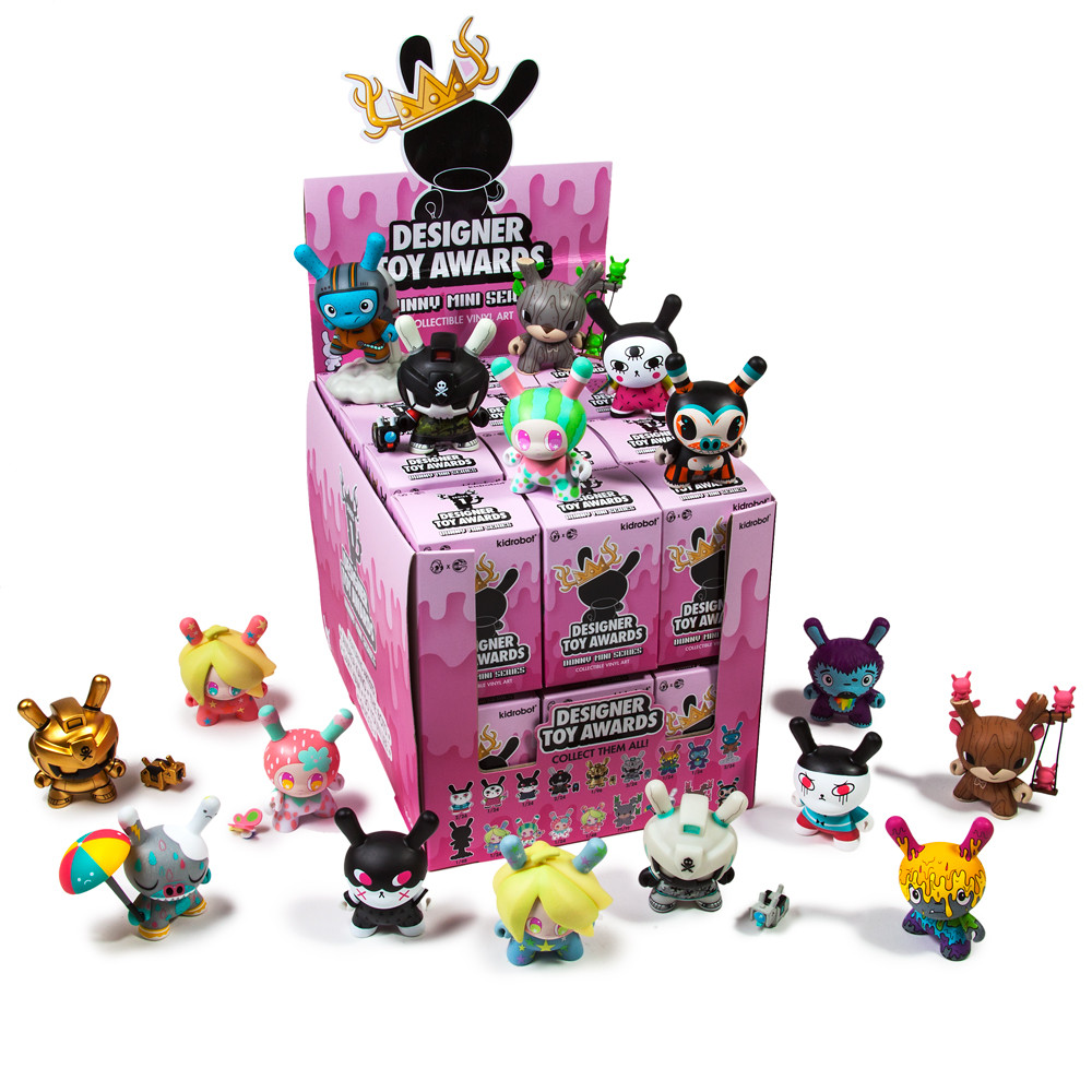 DTA Designer Toy Awards Dunny Vinyl Fig Kidrobot Blast Off White Chase 1//48