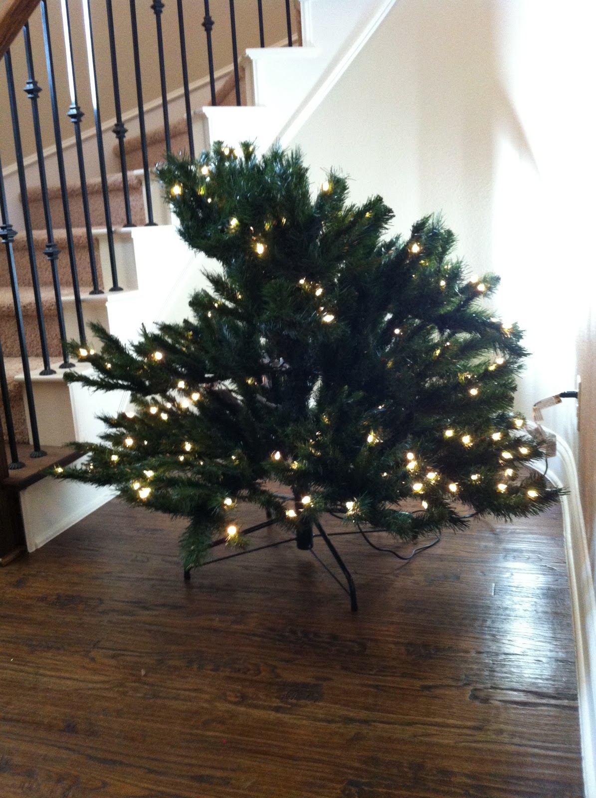 New House on the Block Christmas Tree Decorating Tutorial