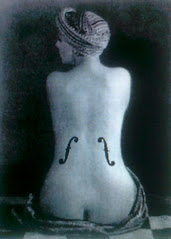 Man Ray, nome d'arte di Emmanuel Rudnitzsky, nato a Filadelfia nel 1890 - morto a Parigi nel 1976.