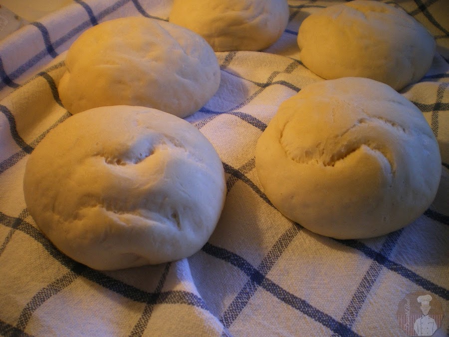 Lahmacun : Porciones de masa levada