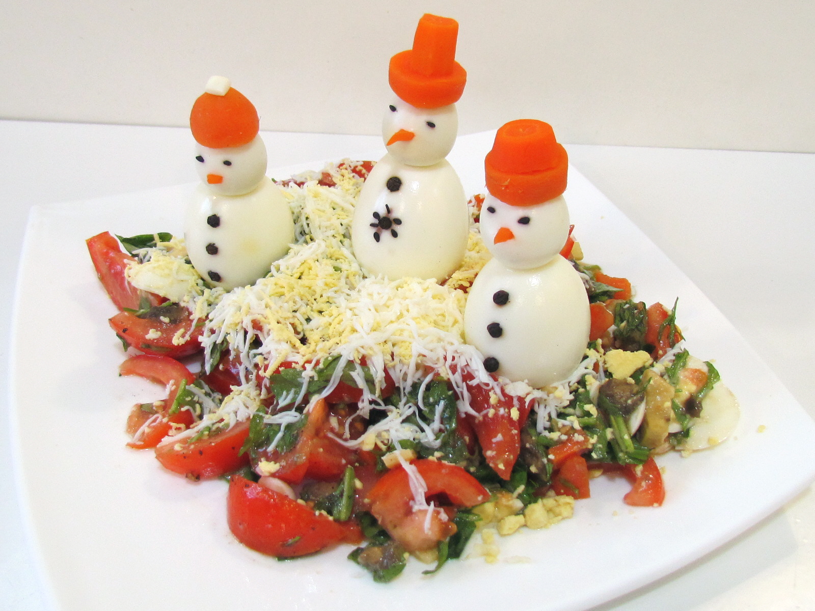 Украшение салатов на новый год. Еда на новый год. Елочка на новогодний стол. Идеи для новогоднего стола рецепты. Праздничное меню на новый год.