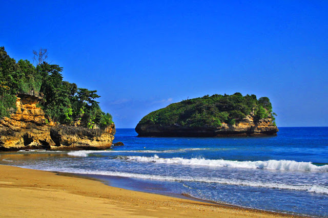 24 Destinasi Wisata Pantai di Malang Untuk Liburan Akhir Tahunmu
