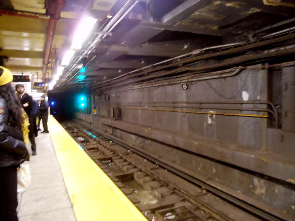 Quotidian New York (1) Staircase nonsequitors, (2) a trip to Staten