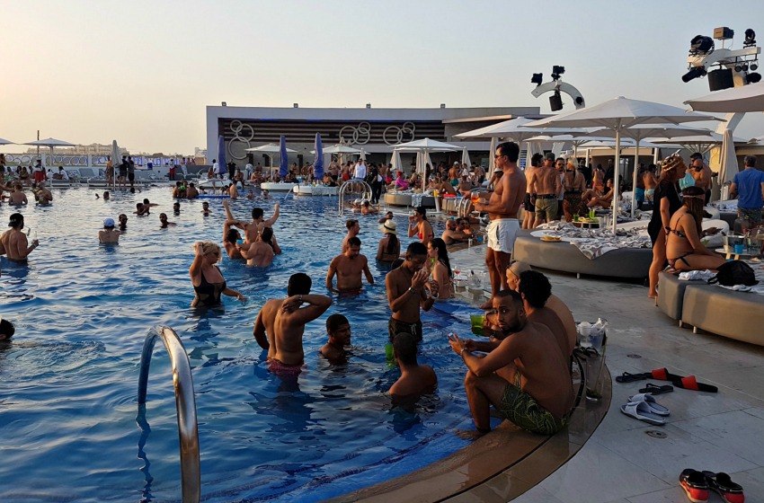 Zero Gravity beach club's swimming pool in Dubai