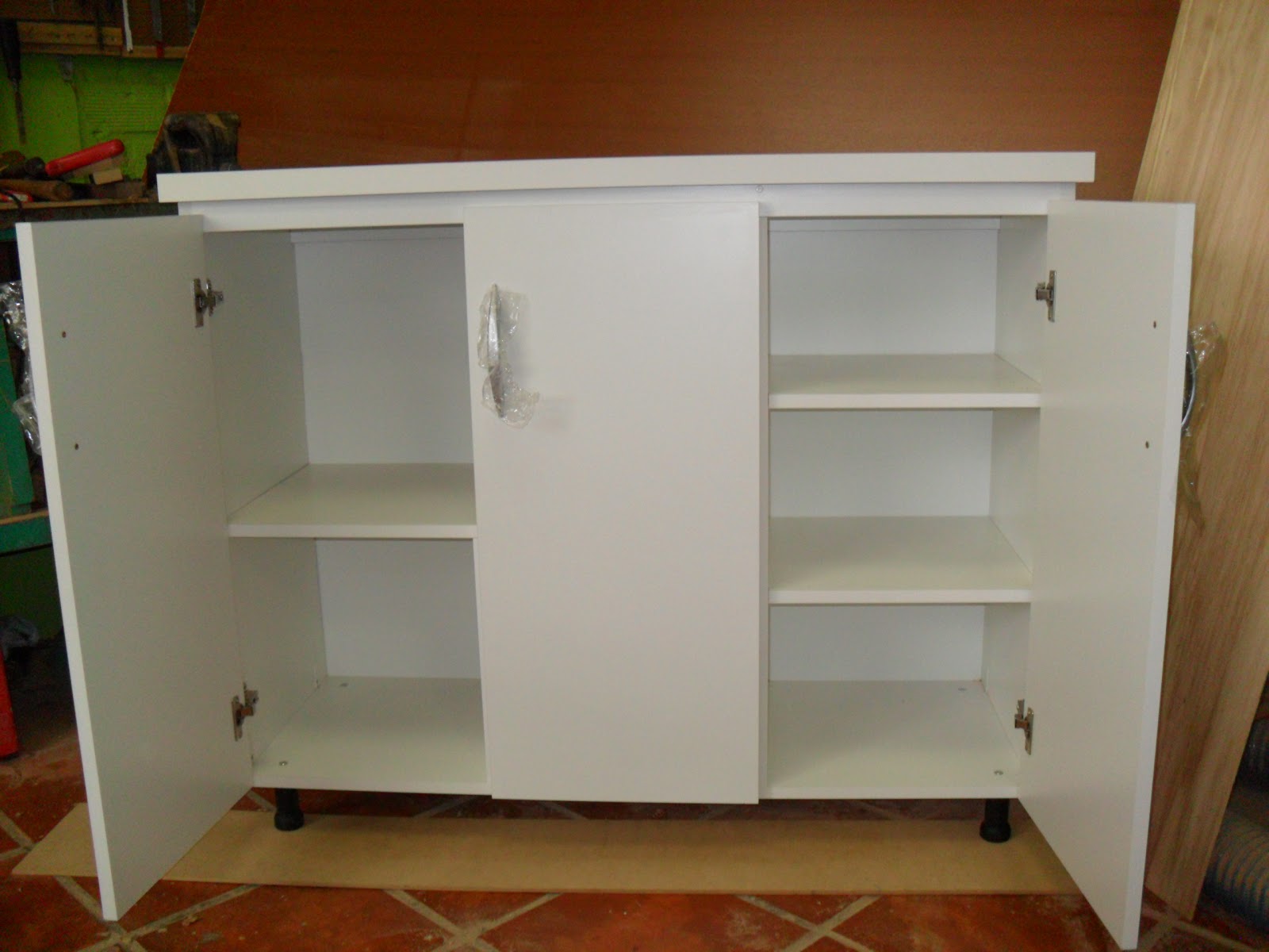 Marcenaria AG: ARMÁRIO UTILITÁRIO 3 PORTAS