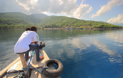 Menyeberang dari Larantuka ke Tobilota