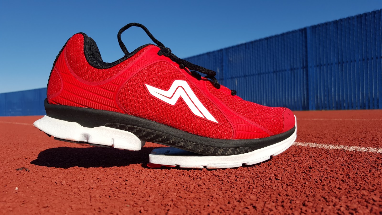 ampla fly running shoes